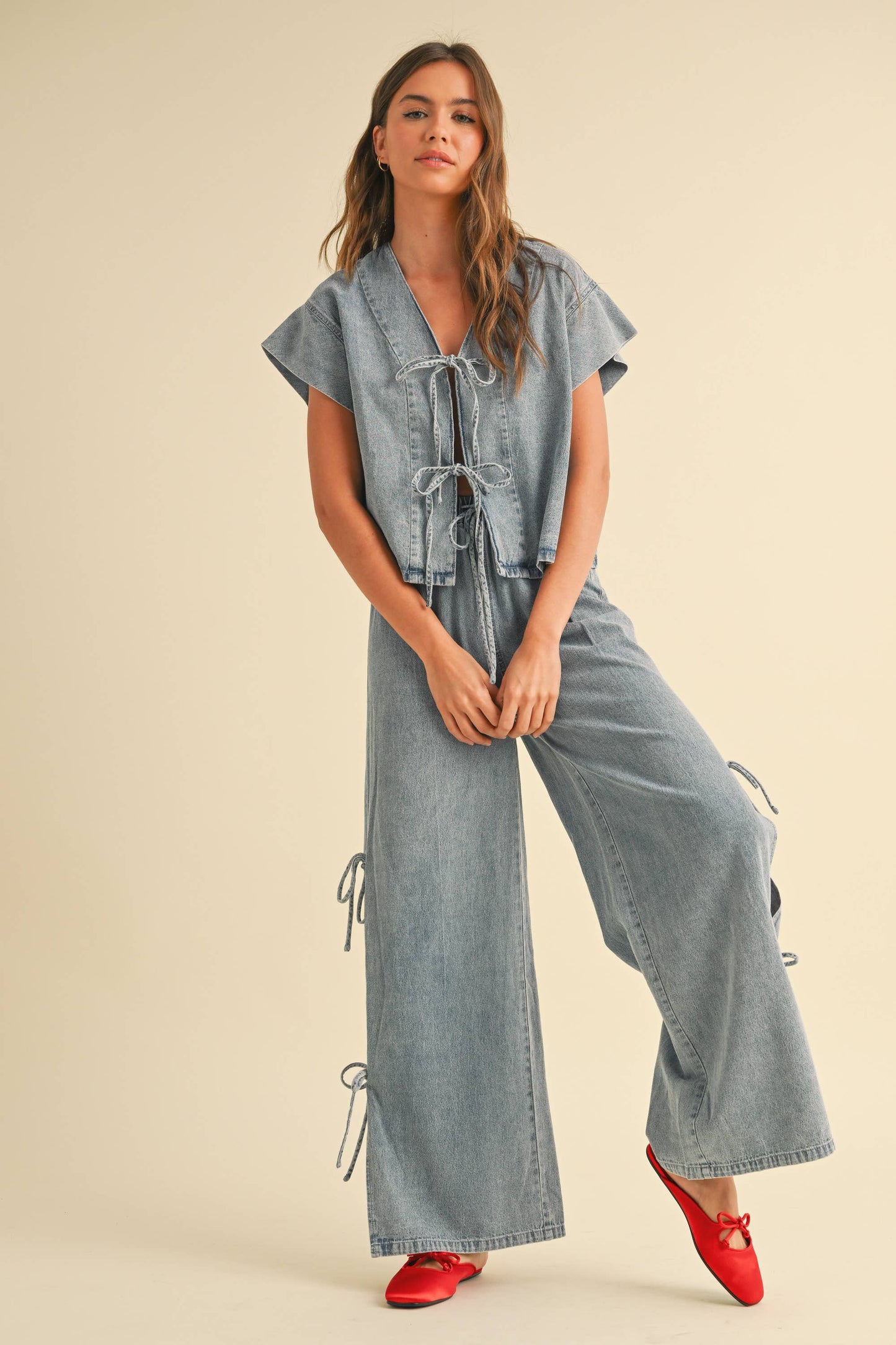 DENIM TIED ON THE SIDE PANTS: DENIM