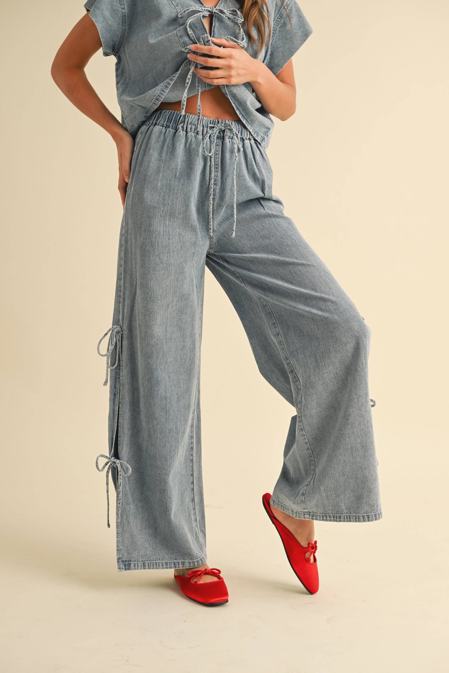DENIM TIED ON THE SIDE PANTS: DENIM