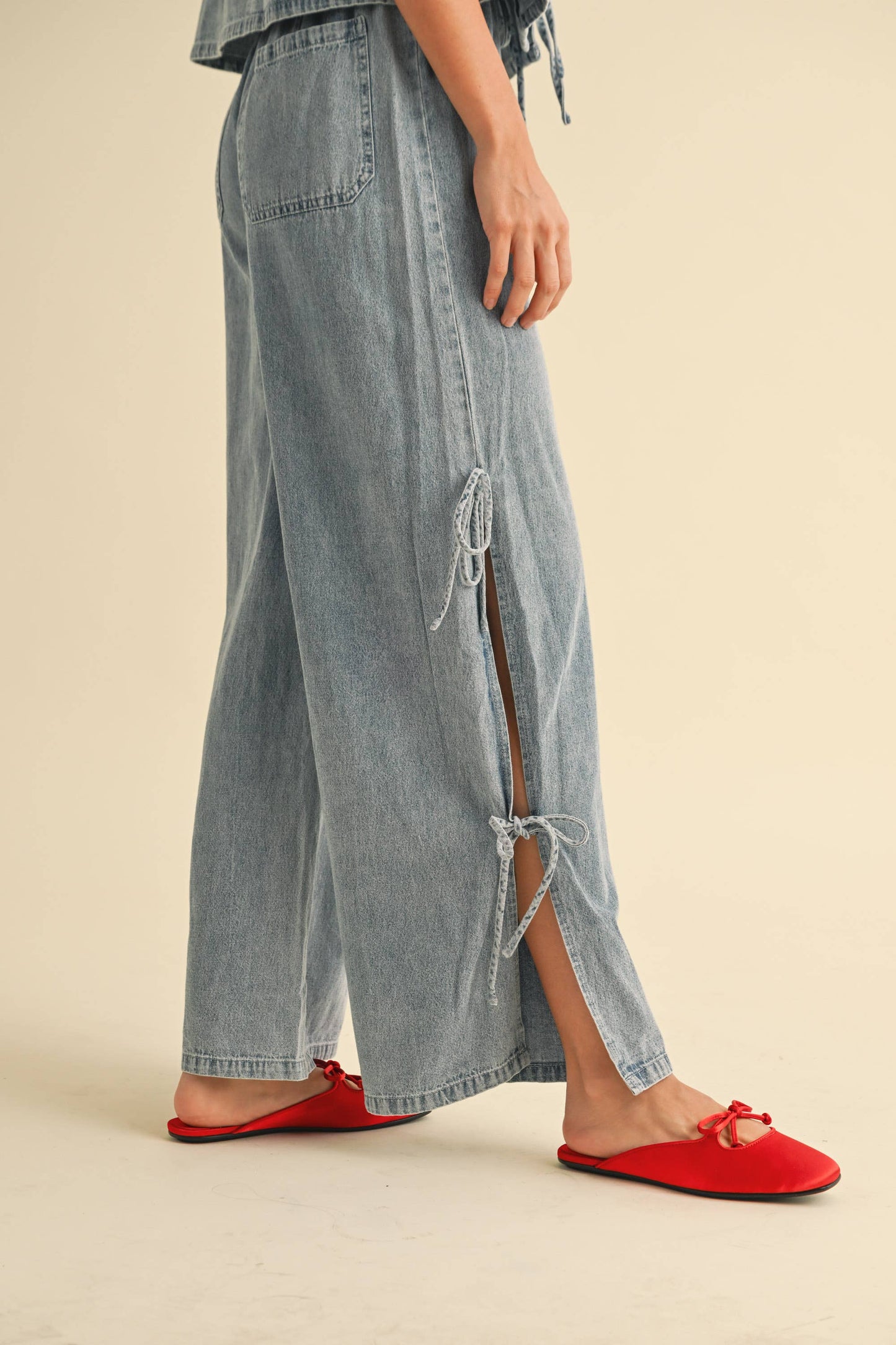 DENIM TIED ON THE SIDE PANTS: DENIM