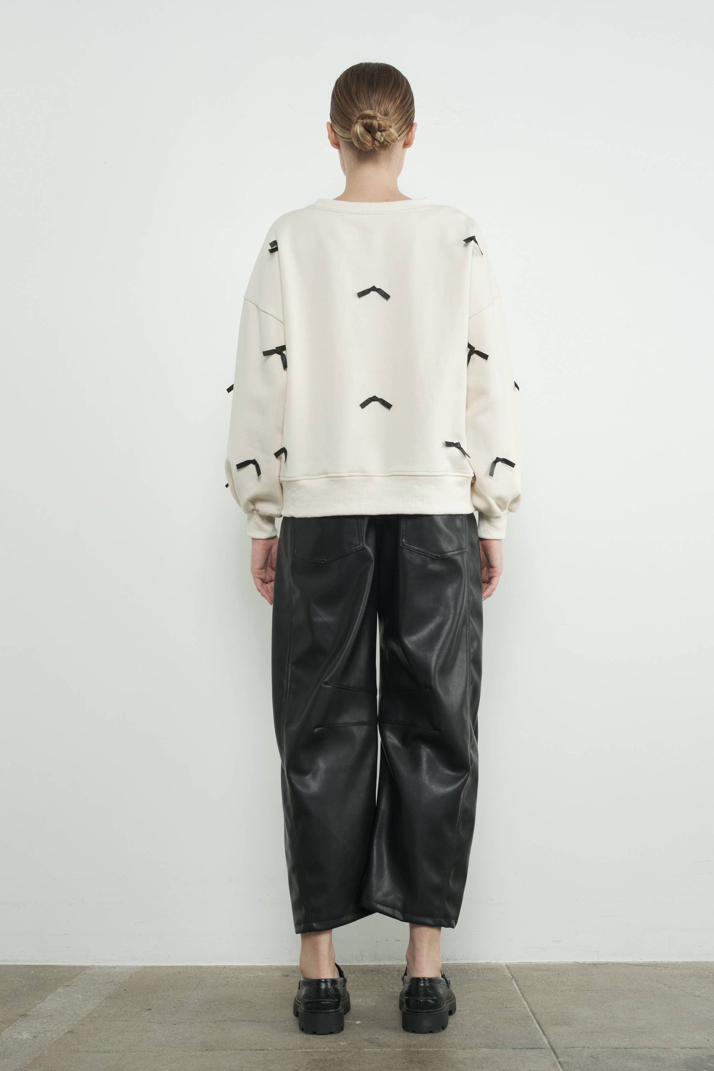 SATIN TAPE RIBBON CREWNECK SWEATSHIRTS: Heather Grey