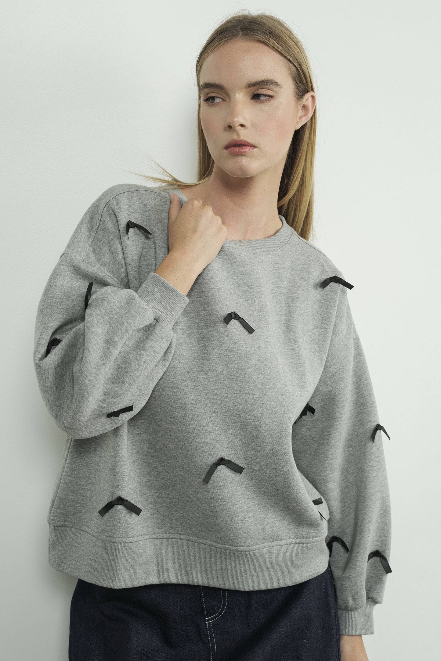 SATIN TAPE RIBBON CREWNECK SWEATSHIRTS: Heather Grey