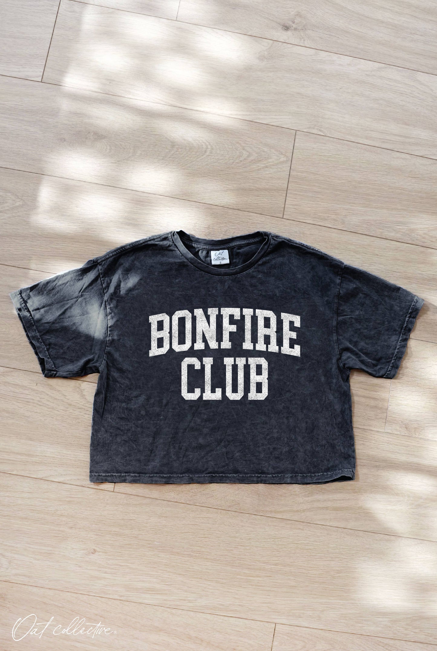 BONFIRE CLUB Cropped Mineral Graphic Top