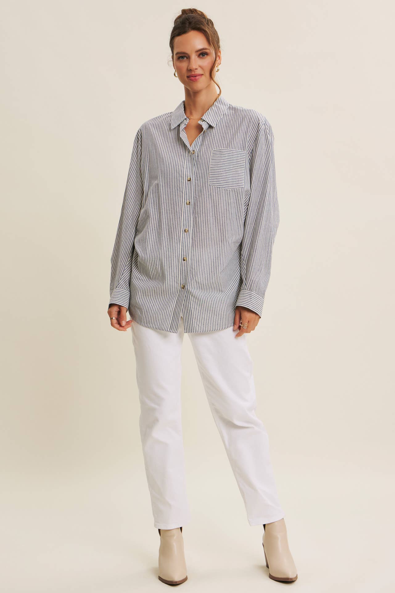 SEASONLESS EASE COTTON PINSTRIPE BUTTON-DOWN OVERSIZED SHIRT: DENIM BLUE