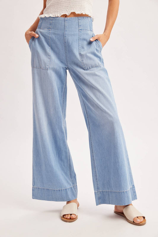WIDE-LEG DENIM JEANS: LIGHT WASH