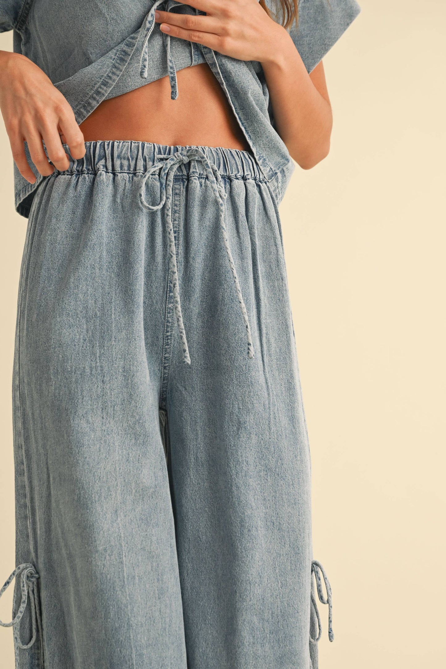 DENIM TIED ON THE SIDE PANTS: DENIM