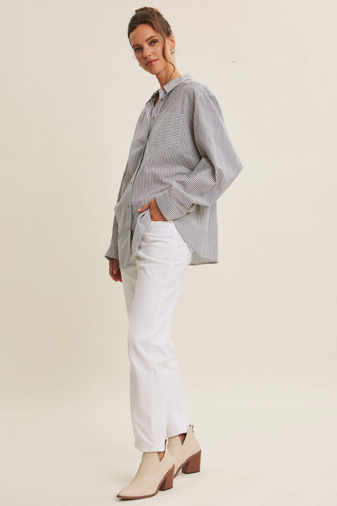 SEASONLESS EASE COTTON PINSTRIPE BUTTON-DOWN OVERSIZED SHIRT: DENIM BLUE