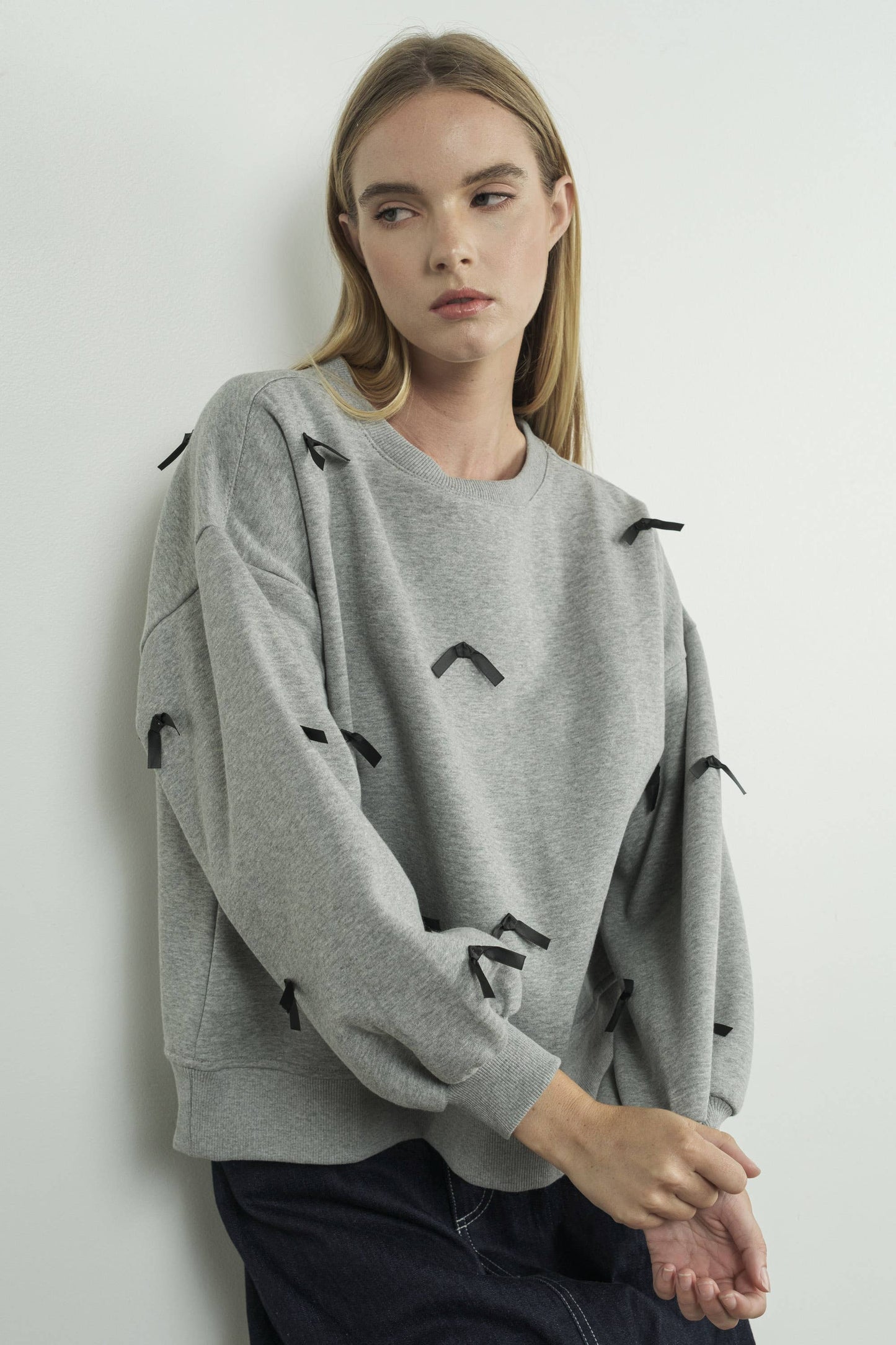 SATIN TAPE RIBBON CREWNECK SWEATSHIRTS: Heather Grey