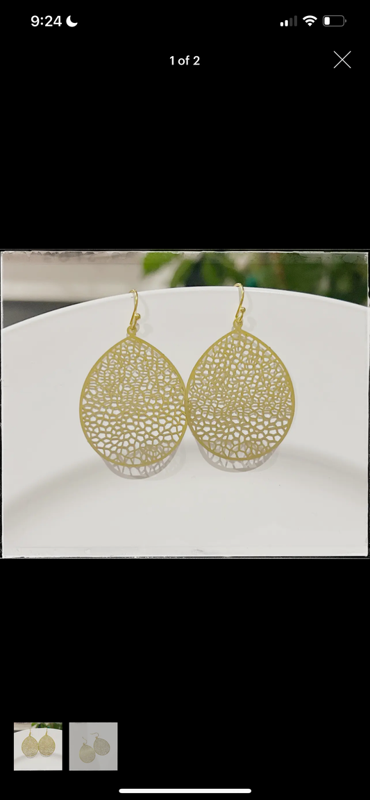 Brass Teardrop Cut Out Earring: Gold