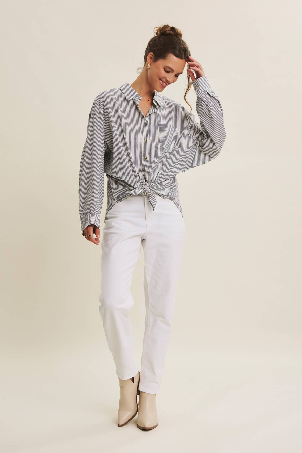 SEASONLESS EASE COTTON PINSTRIPE BUTTON-DOWN OVERSIZED SHIRT: DENIM BLUE
