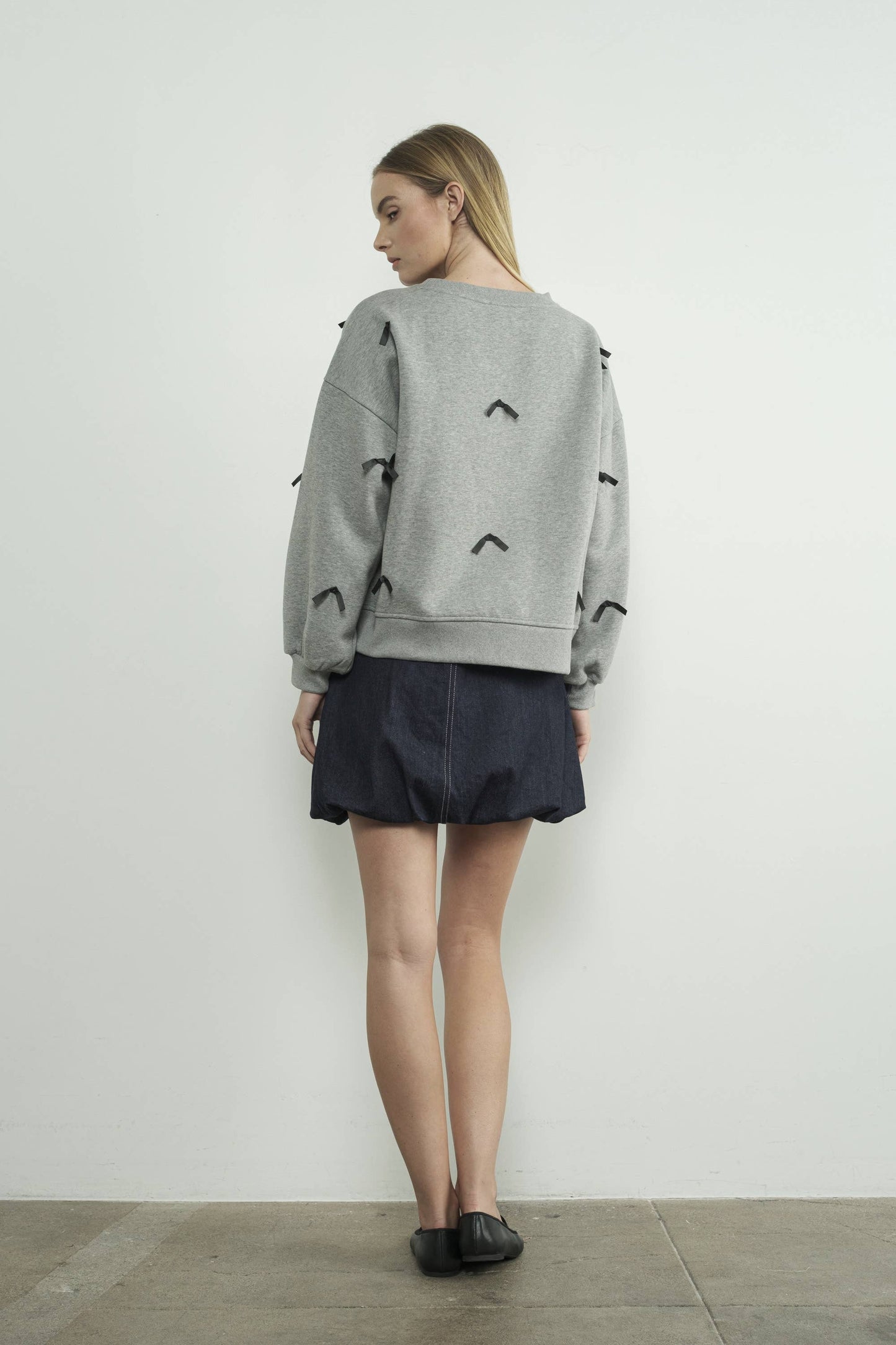 SATIN TAPE RIBBON CREWNECK SWEATSHIRTS: Heather Grey