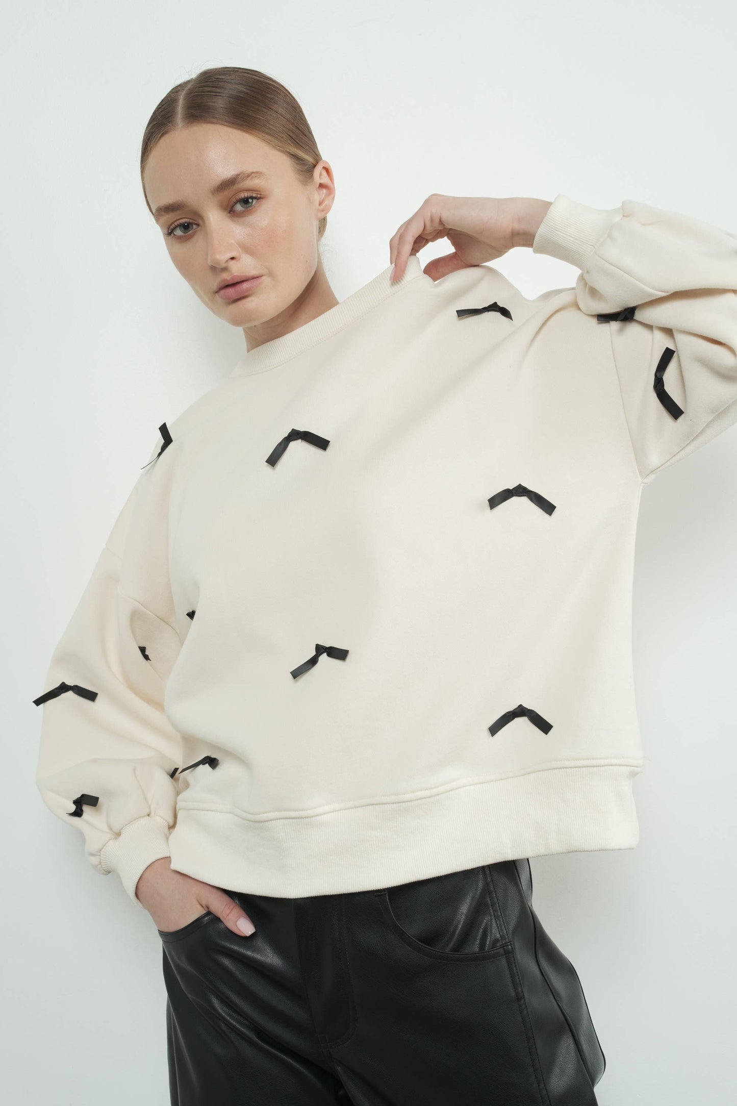 SATIN TAPE RIBBON CREWNECK SWEATSHIRTS: Heather Grey