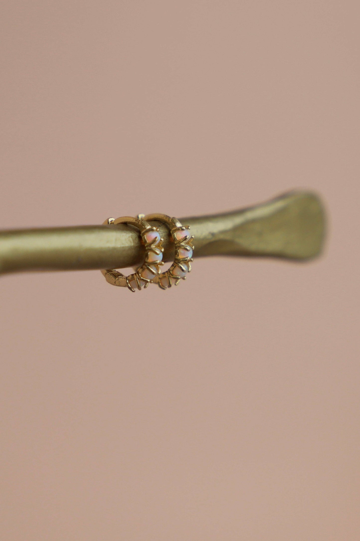 OPALITE HUGGIES: Gold