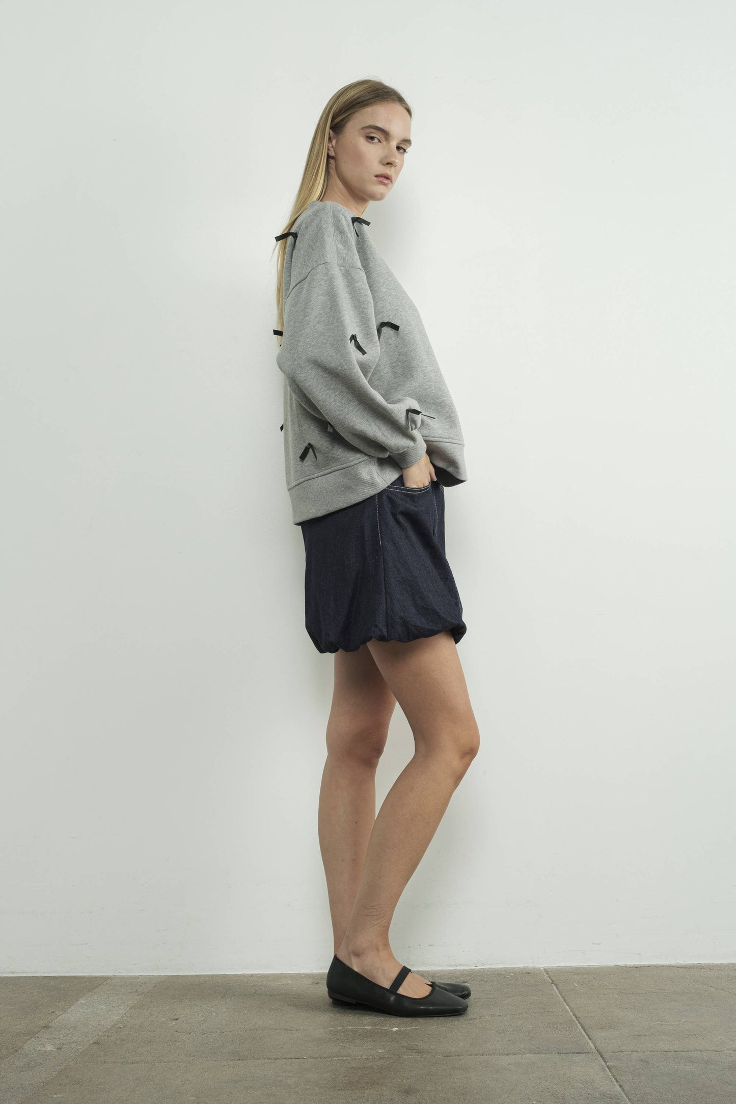 SATIN TAPE RIBBON CREWNECK SWEATSHIRTS: Heather Grey