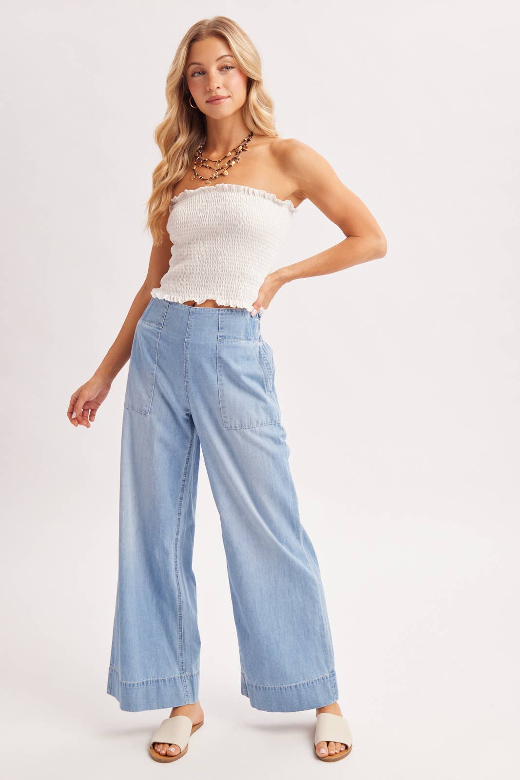 WIDE-LEG DENIM JEANS: LIGHT WASH