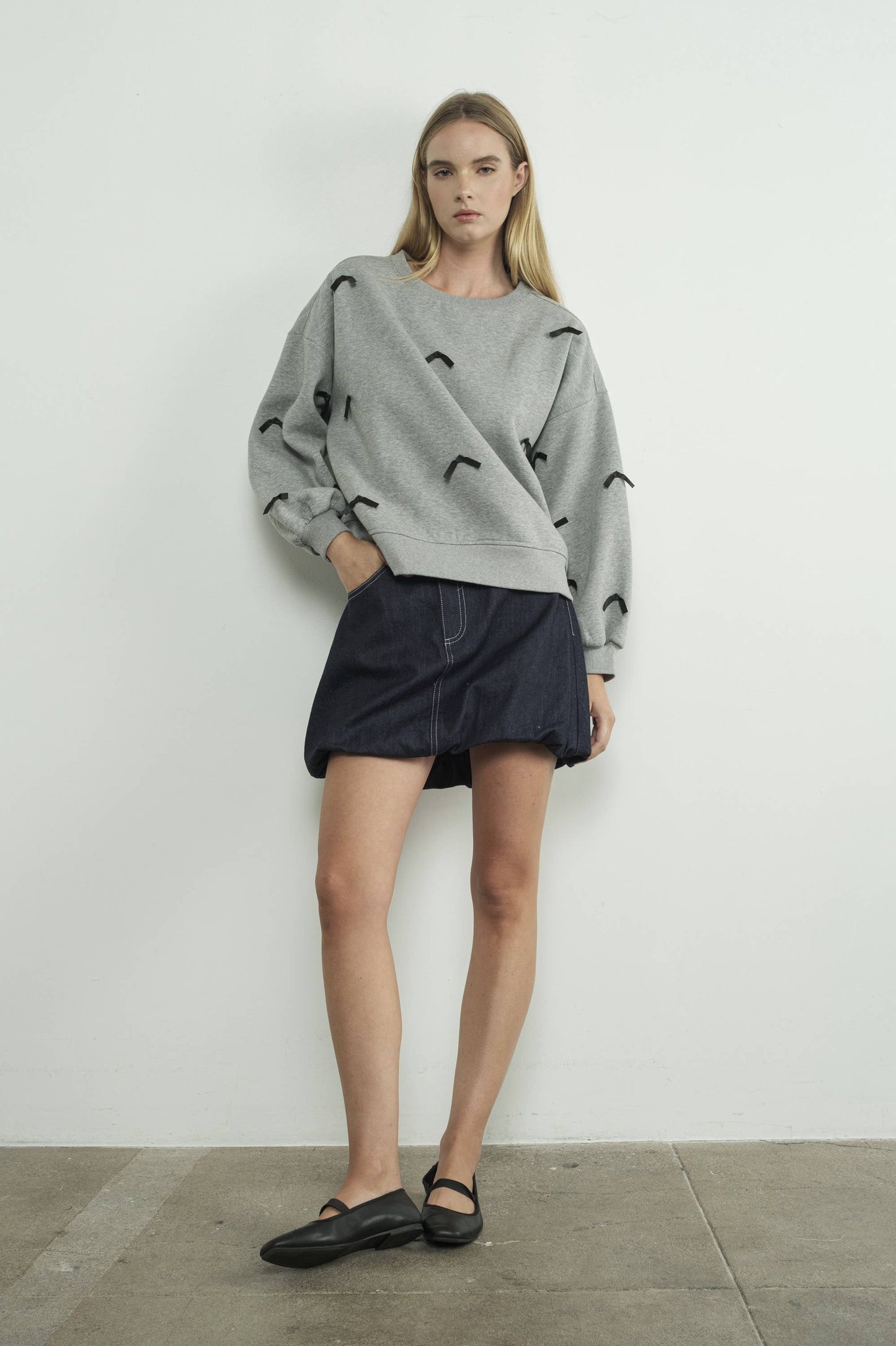 SATIN TAPE RIBBON CREWNECK SWEATSHIRTS: Heather Grey