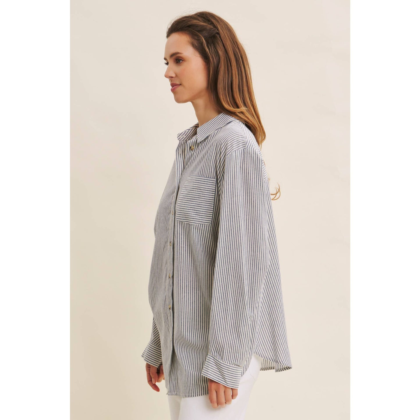 SEASONLESS EASE COTTON PINSTRIPE BUTTON-DOWN OVERSIZED SHIRT: DENIM BLUE