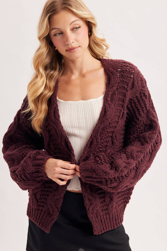 OPEN FRONT CHUNKY CABLE KNIT SWEATER CARDIGAN: MAROON