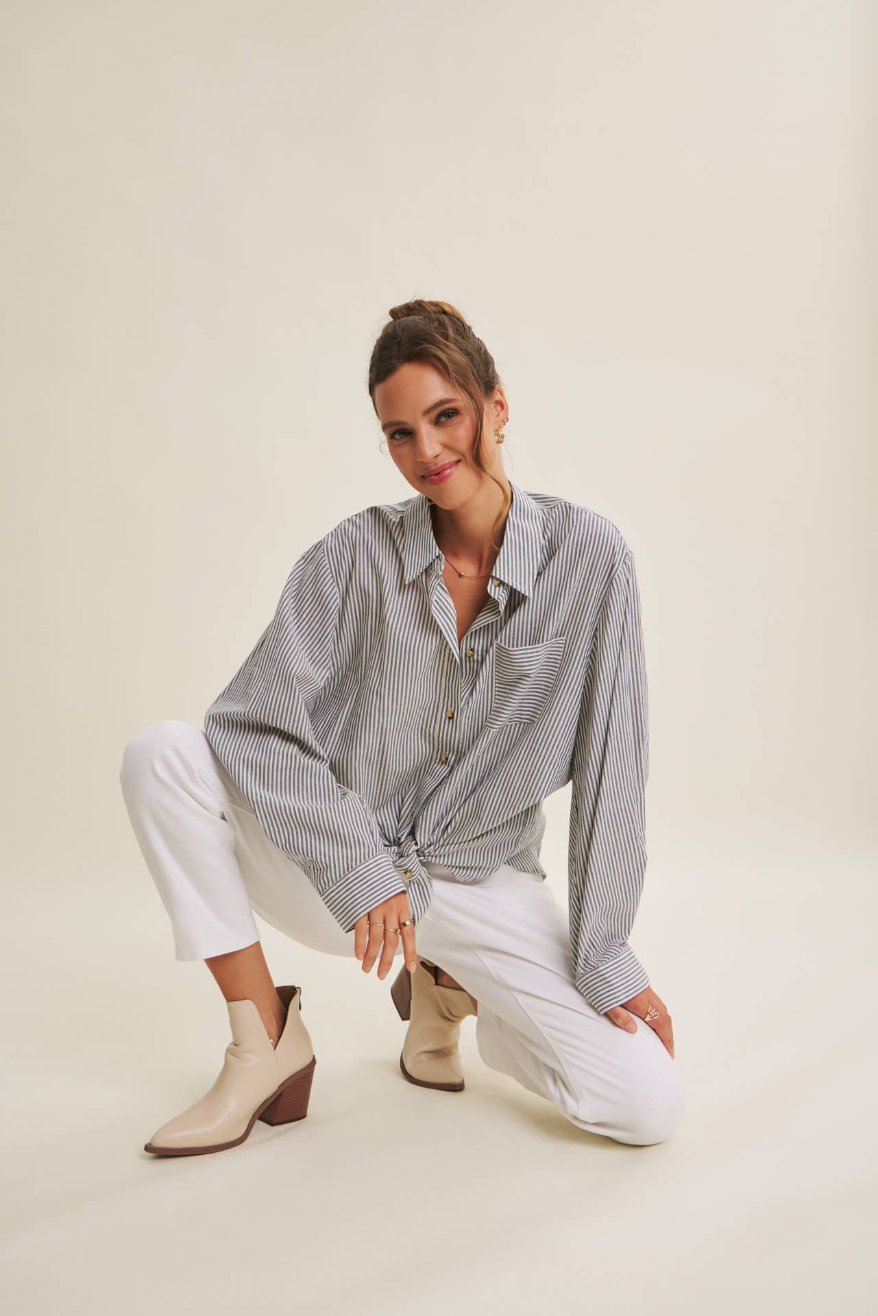 SEASONLESS EASE COTTON PINSTRIPE BUTTON-DOWN OVERSIZED SHIRT: DENIM BLUE