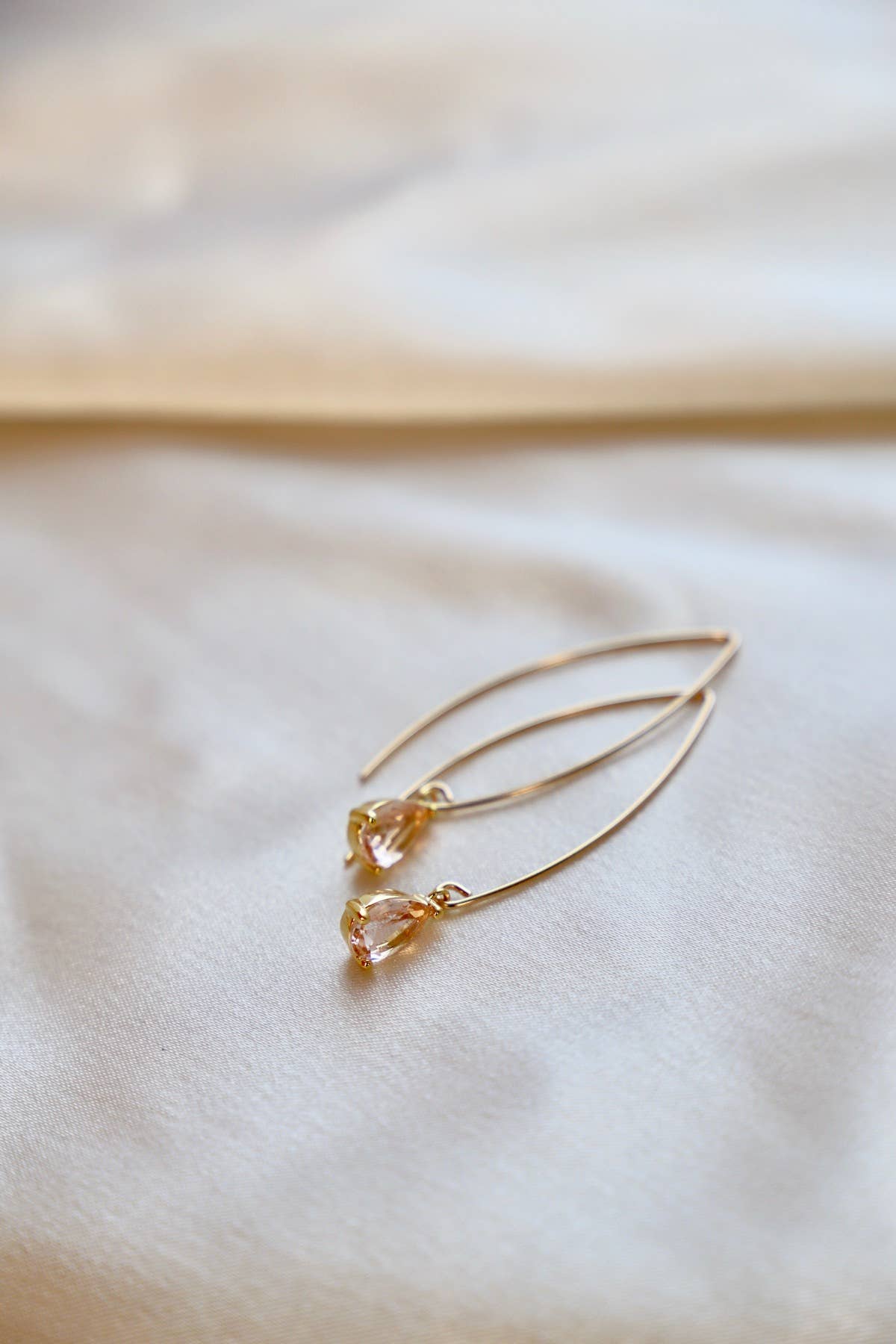 CHAMPAGNE TEARDROP EARRINGS: Gold