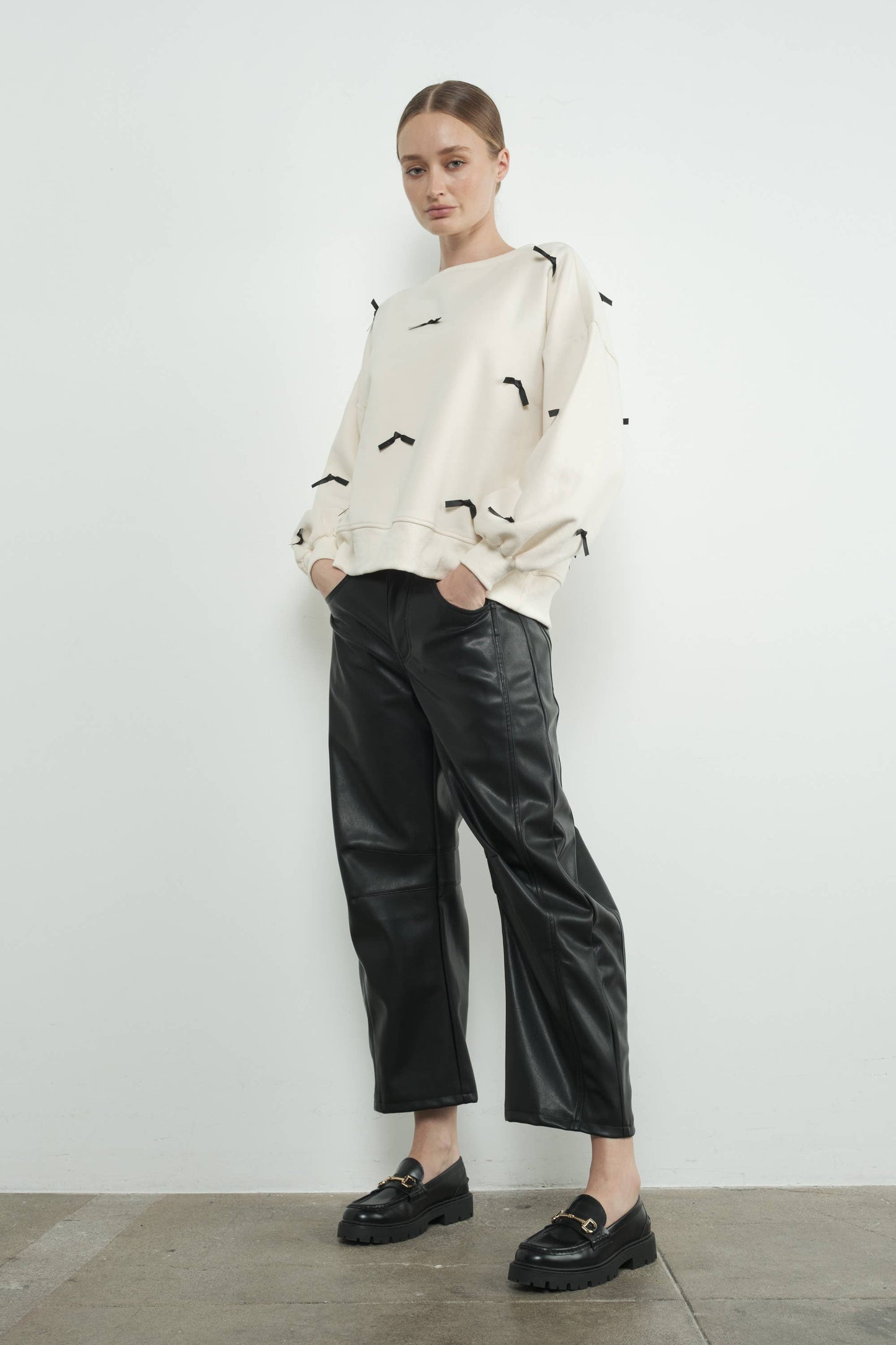 SATIN TAPE RIBBON CREWNECK SWEATSHIRTS: Heather Grey