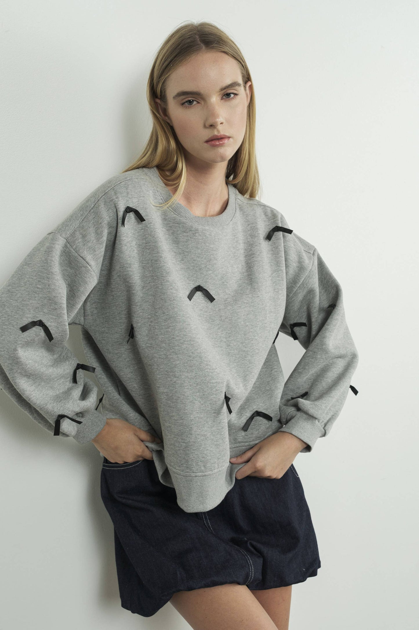 SATIN TAPE RIBBON CREWNECK SWEATSHIRTS: Heather Grey